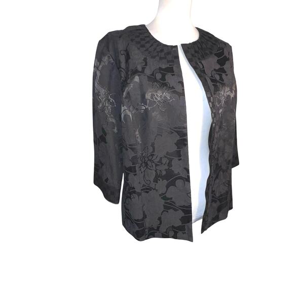Chico‘s Women's 2 Black Floral Jacquard hook loop close lined 3/4 sleeve Blazer - Picture 4 of 10